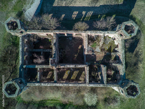 Obraz na płótnie Ruins of Tarlow Palace in Podzamcze Piekoszowskie, Poland. w salonie