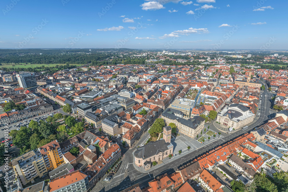 Spätsommerlicher Ausblick auf die mittelfränkische Großstadt Fürth rund um den Stadtpark