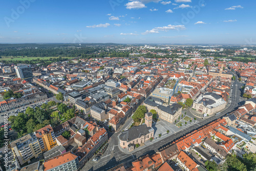 Spätsommerlicher Ausblick auf die mittelfränkische Großstadt Fürth rund um den Stadtpark