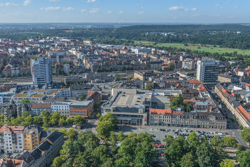 Spätsommerlicher Ausblick auf die mittelfränkische Großstadt Fürth rund um den Stadtpark