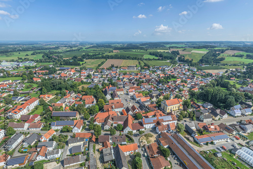 Obraz na płótnie Sommerlicher Blick auf Siegenburg an der Abens in der Hallertau w salonie