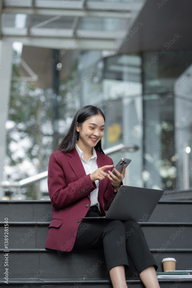 Investors have to calculate investment cost calculator and hold a mobile phone and laptop in hand. Investors have to calculate investment cost calculator and hold a mobile phone and laptop in hand.