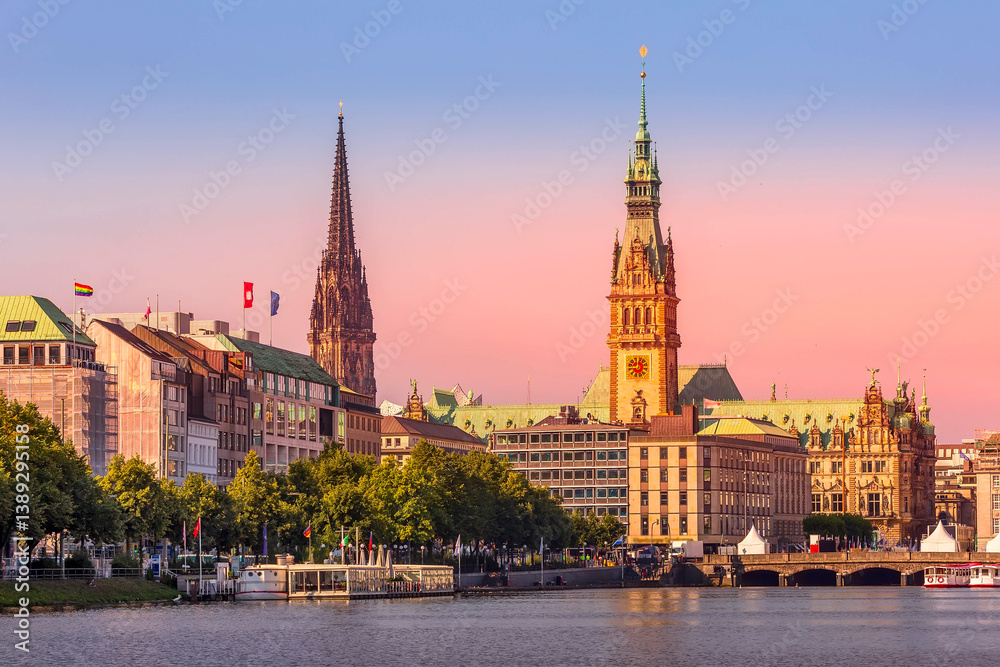 Fototapeta premium Hamburg Rathaus and Alster lake, Germany