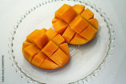 カットしたマンゴー