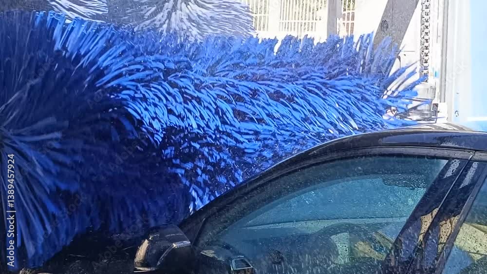 nettoyage d'une voiture au portiques à rouleaux