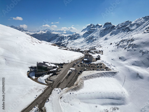 Passhöhe Pordoijoch im Winter photo
