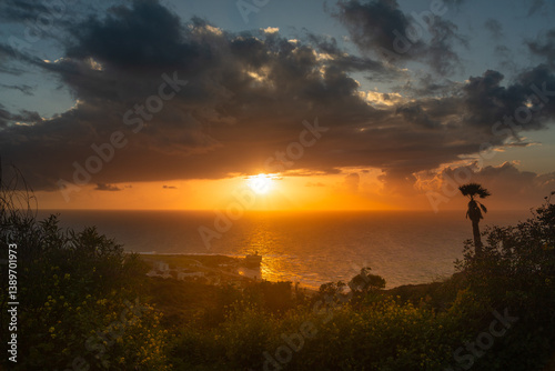 Obraz na płótnie The sunset over the Mediterranean Sea w salonie