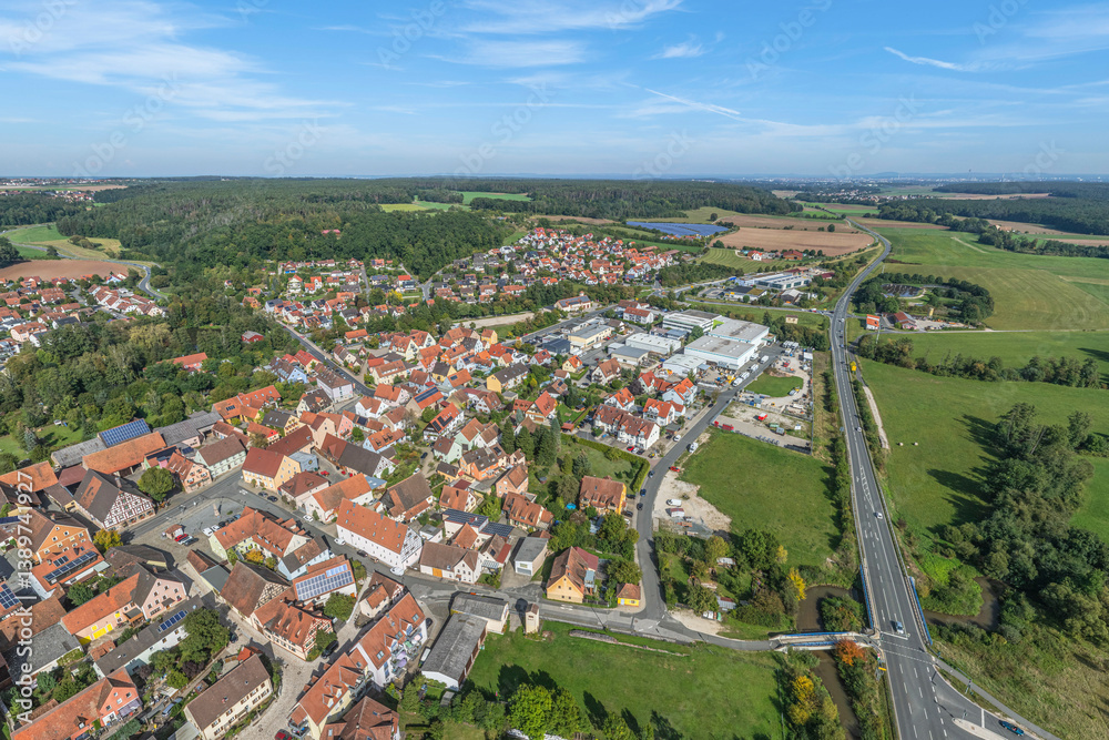 Die Marktgemeinde Ammerndorf in Mittelfranken aus der Vogelperspektive