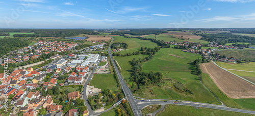 Obraz na płótnie Blick ins idyllische Biberttal rund um die Ortschaft Ammerndorf im fränkischen Rangau w salonie
