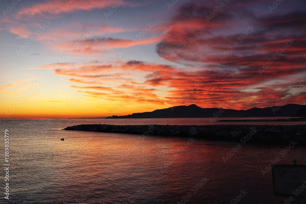 Fototapeta premium sunset over the sea