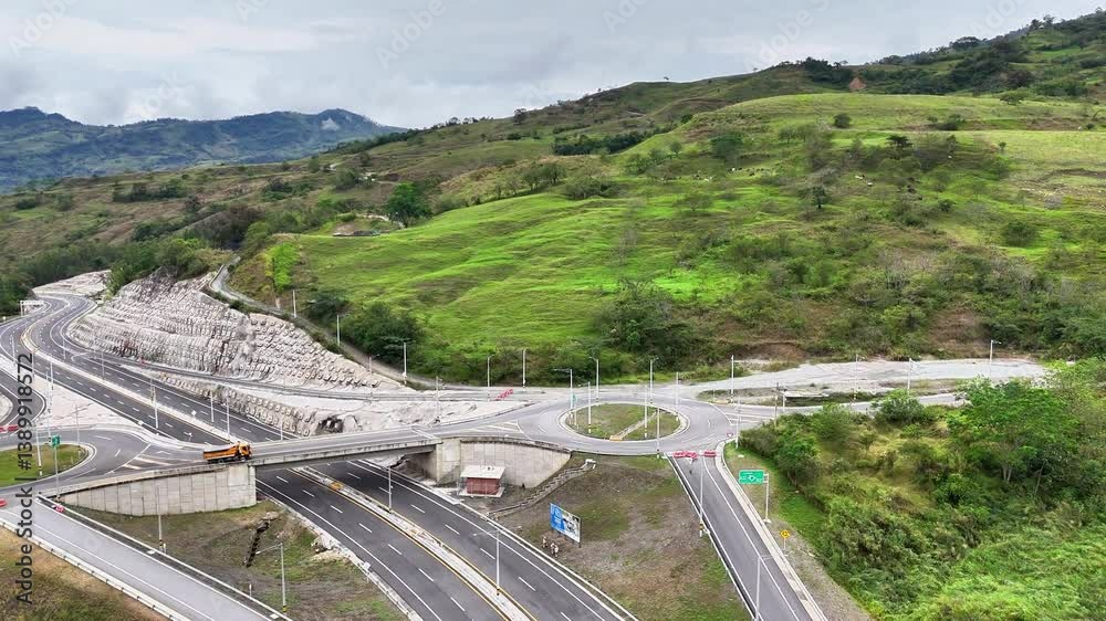 Video aéreo realizado con drone sobre la nueva vía que pertenece a la 