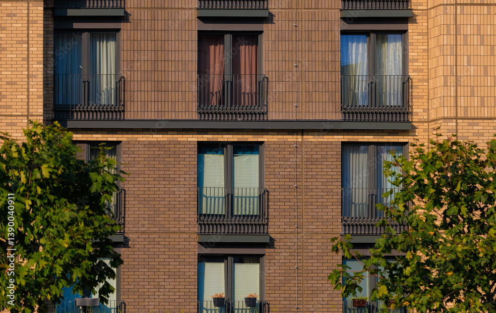 Obraz premium City view on a sunny day. Modern buildings, walls and windows. 