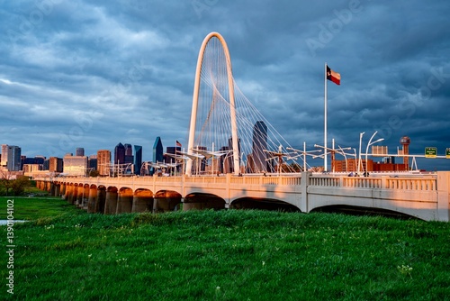 Obraz na płótnie Downtown Dallas, TX behind the Margaret Hunt Bridge at Dusk w salonie