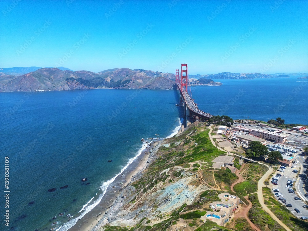 Obraz premium Aerial view of the Golden Gate Bridge stretching across San Francisco Bay, California