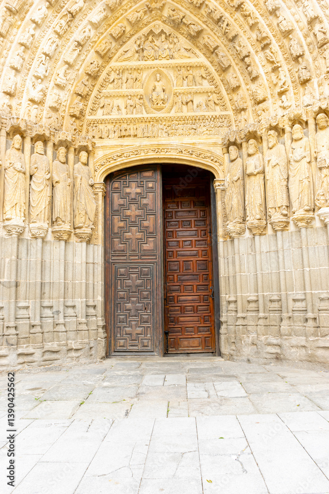 Fototapeta premium Symbolic Lion Sculpture at Historic Ávila Cathedral