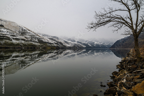 Obraz na płótnie Snake River on a Cold December Day in Washington State w salonie