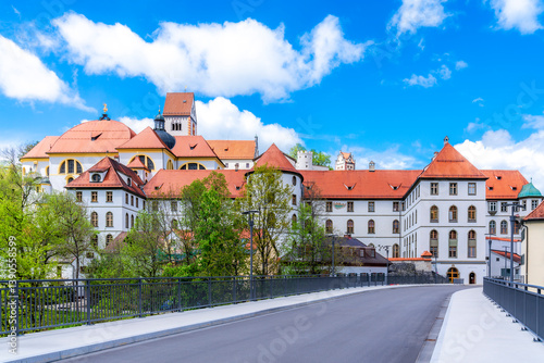 Brücke über den Lech in die Stadt Füssen im Ostallgäu in Bayern