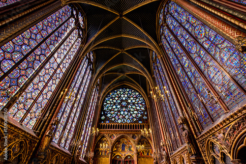 Obraz na płótnie Intérieur de la Sainte-Chapelle sur l'île de la Cité à Paris capitale de la France w salonie