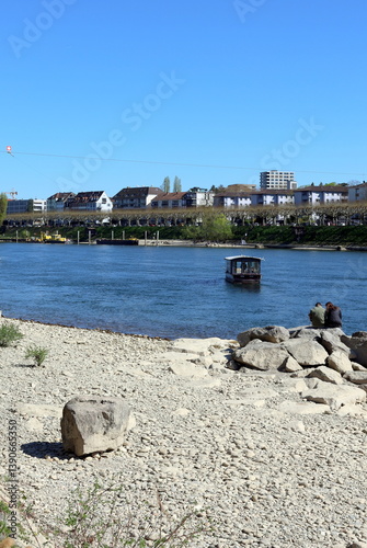 Badestelle am Rhein in Basel bei Niedrigwasser