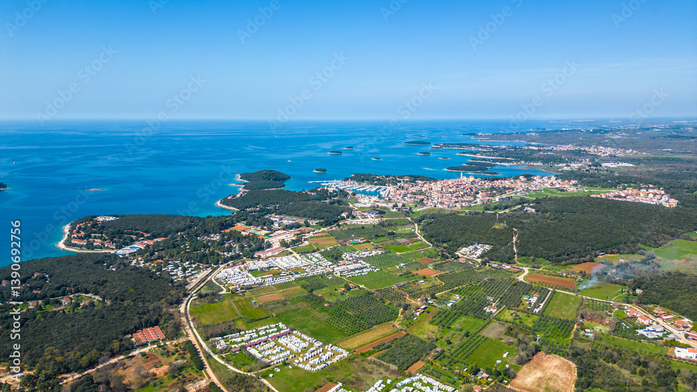 Fototapeta premium Aerial photo of the stunning Limski Kanal and Camping Koversada near Vrsar, Croatia. The landscape features lush greenery, crystal-clear turquoise waters, and winding coastline — a true Adriatic