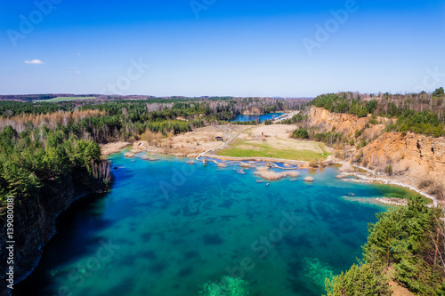 Obraz na płótnie Park Gródek, najsłynniejszy obecnie Park na terenie Jaworzna na Śląsku w Polsce. Lazurowa woda, kładka na zbiorniku wodnym. Panorama z lotu ptaka. w salonie