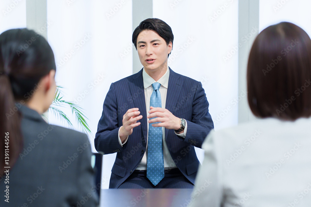 面接 監査 ヒアリング ビジネスマン