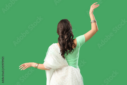Beautiful young Indian woma...
