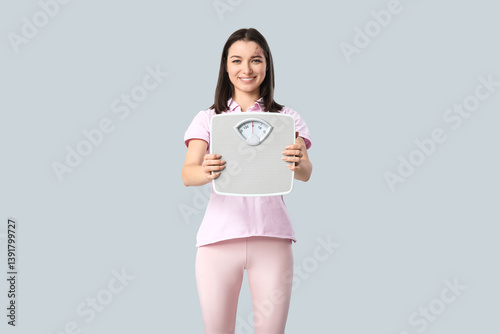 Beautiful young sporty woma...