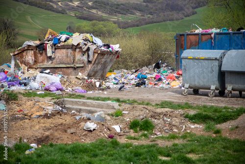 Obraz na płótnie gypsy village in slovakia w salonie