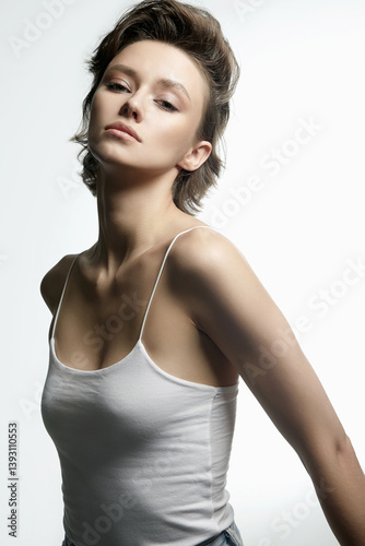 Obraz na płótnie beautiful young woman with short haircut w salonie