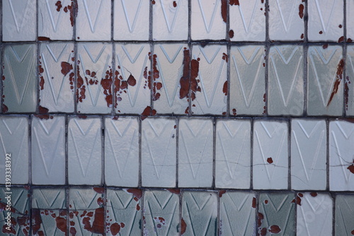 Obraz na płótnie Close-up of a building exterior with peeling paint and weathered appearance. w salonie