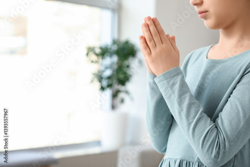 Little girl praying in livi...