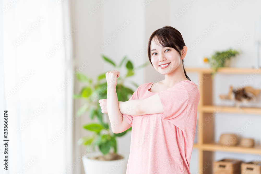 ストレッチをする若い女性。 ストレッチをする若い女性。