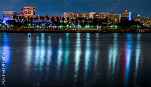 Obraz na płótnie Night time city scape of Downtown Long Beach, California w salonie