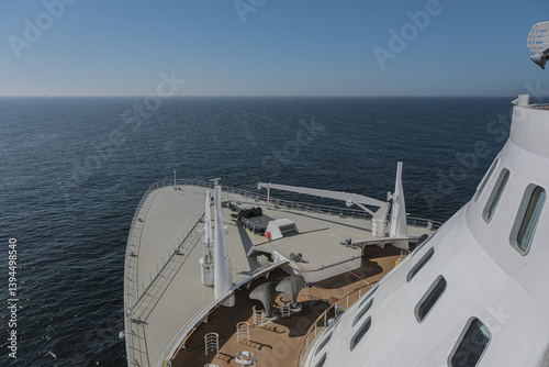 Obraz na płótnie Views onto outdoor teak balcony terrace veranda promenade boat deck of ocean liner cruiseship cruise ship with chairs and loungers at sea during Transatlantic Crossing to New York on beautiful sun day w salonie