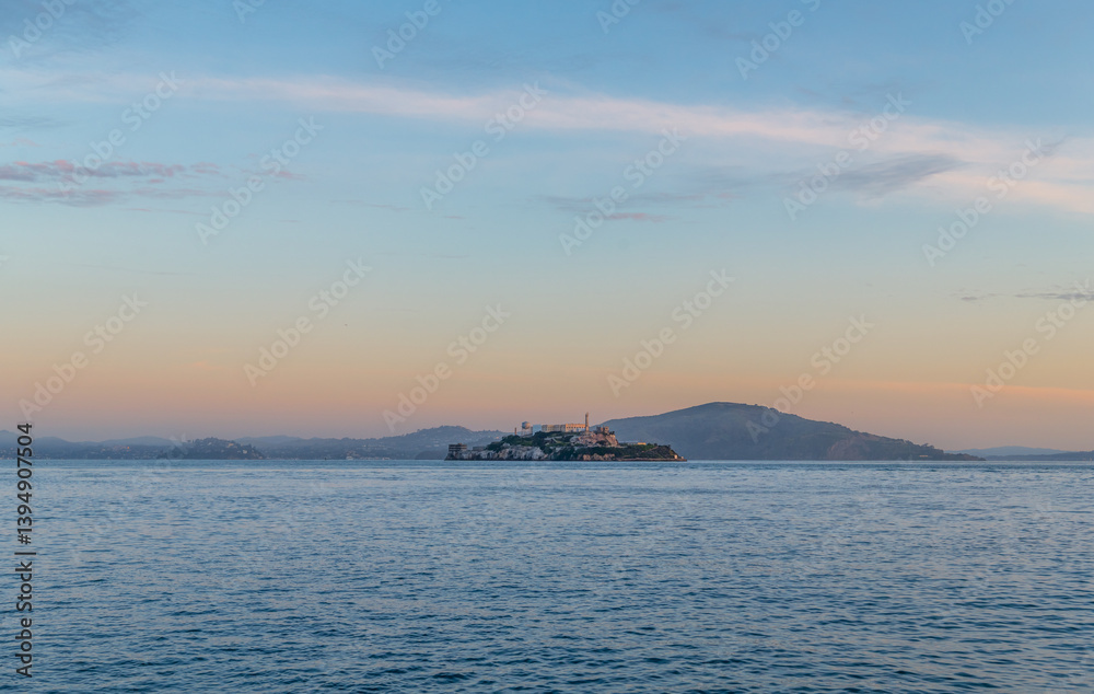 Fototapeta premium sunset over the sea in San Francisco