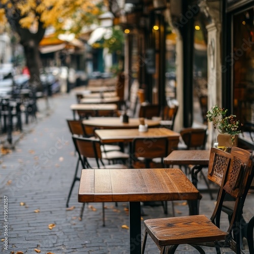 Obraz na płótnie Street cafe: vacant tables, chairs. w salonie