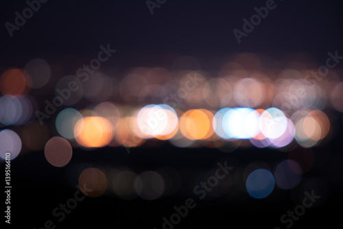 Obraz na płótnie luci urbane notturne colorate e sfuocato e con effetto bokeh w salonie
