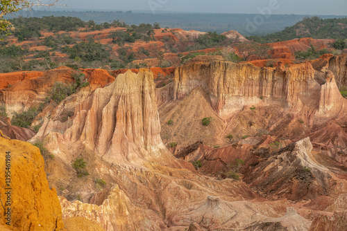 Depresja Marafa (Hell's Kitchen) okolice Malindi, Kenia, Afryka. kolorowe masy piaskowca nasycone minerałami