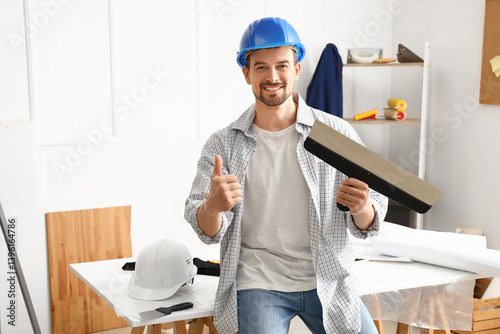 Male decorator with putty k...