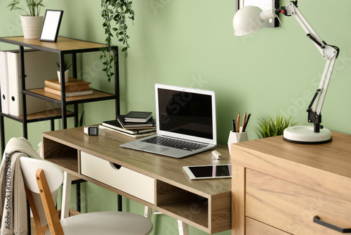 Modern home office workspac...