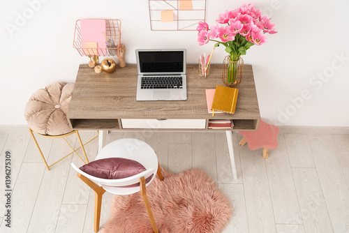 Modern home office workspac...