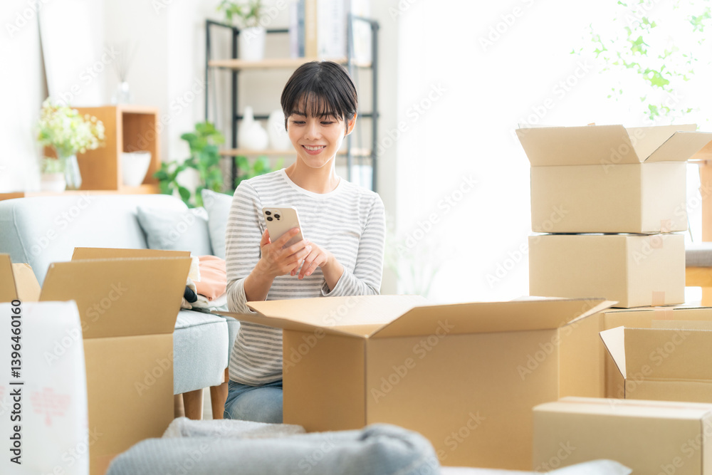 引越しをする若い女性 引越しをする若い女性