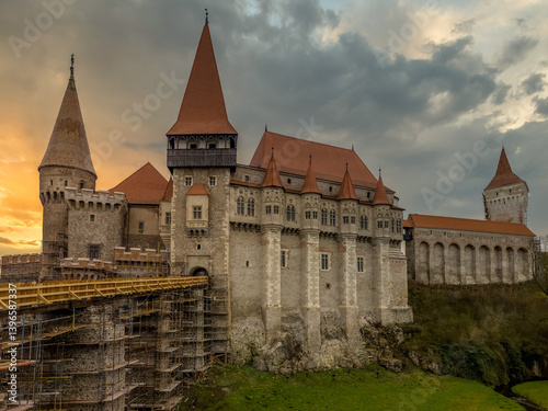 Obraz na płótnie A Detailed Look at the Towers and Battlements of Corvin Castle in Hunedoara, Vajdahunyad castle Romania with sunset sky w salonie