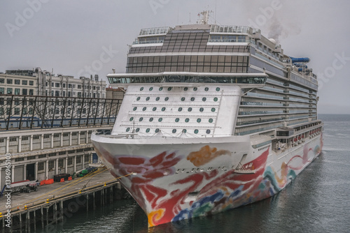 Obraz na płótnie Mega modern family cruiseship cruise ship liner Joy docked at Boston terminal for Caribbean or Bermuda cruise on rainy grey cloudy day w salonie
