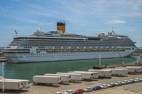 Obraz na płótnie Modern family cruiseship Pacifica and other cruise ship liners in port of Barcelona, Spain on sunny summer day seen from landside during Mediterranean cruising w salonie