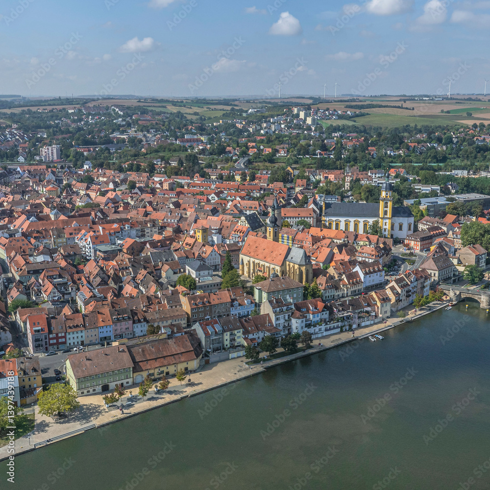 Spätsommerlicher Blick auf Kitzingen am Main in Unterfranken