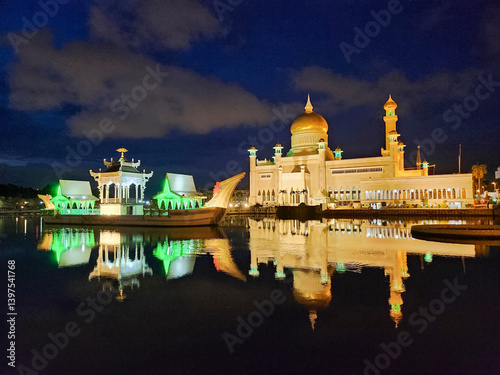 Omar Ali Saifuddien Mosque is a representative tourist attraction in Brunei.