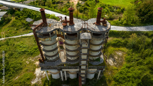 Obraz na płótnie Aerial view of towers of an abandoned factory. w salonie