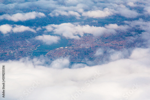 Cuadro en lienzo View of Istanbul through the clouds